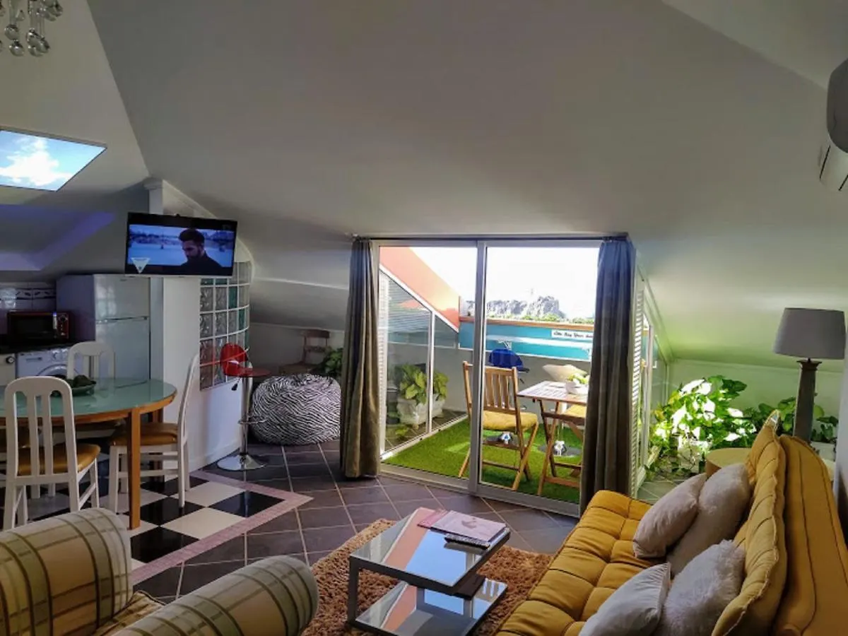 Apartamento Attic Bay Câmara de Lobos 0*,